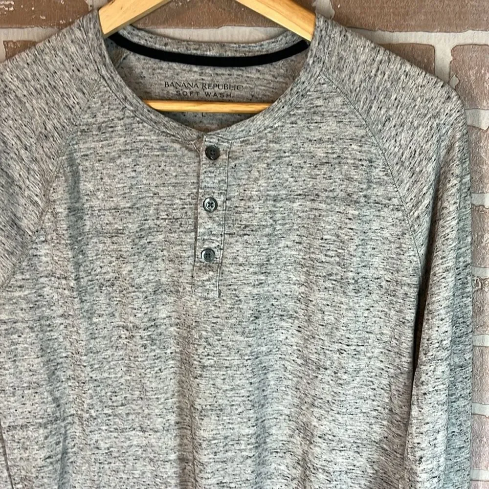 Banana Republic Soft Wash Gray Heather Henley Long Sleeve Shirt Mens